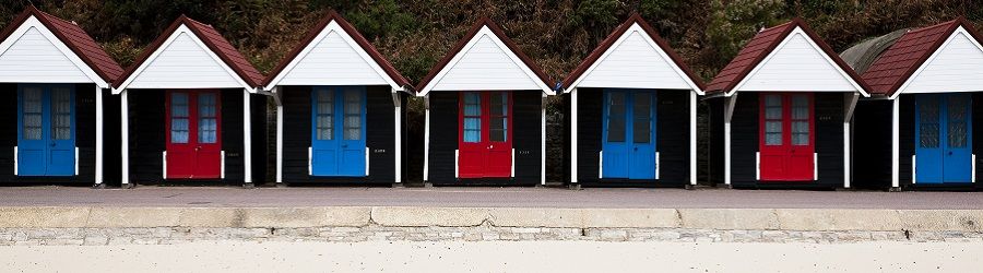 Jóvenes en Bournemouth (Inglaterra) con monitor