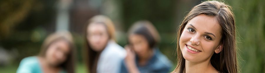 Jóvenes en Edimburgo (Escocia) con monitor