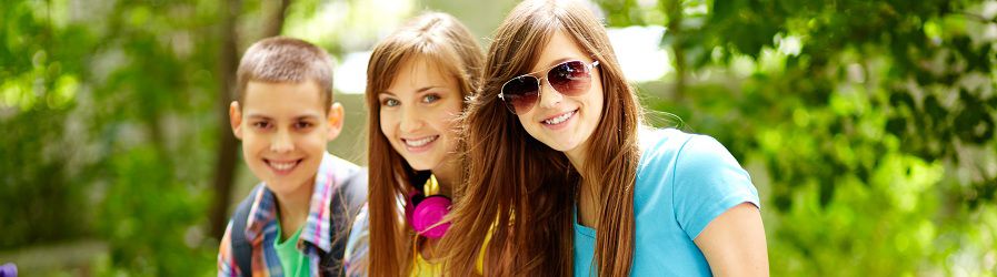 Jóvenes en Toronto (Canadá) con monitor