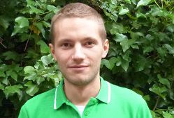 Monitores en Jóvenes en Edimburgo (Escocia) con monitor