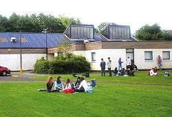 La Escuela en Jóvenes en St.Tiernan's (Dublín) con monitor