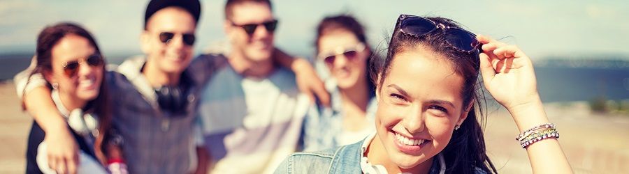 Jóvenes francés en Niza (Francia) sin monitor