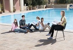 El Centro en Jóvenes en St.Julians Malta sin monitor