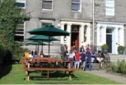 Edades y Fechas en Jóvenes en Edimburgo (Escocia) con monitor