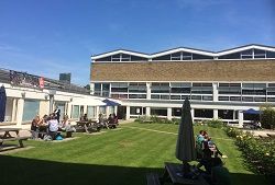 ESCUELA Y CURSO en PROGRAMA SINGLES CANTERBURY - INGLATERRA - VERANO